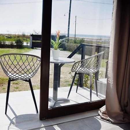 Room Nine 9 Beachfront Apartments Nea Kallikrateia Экстерьер фото