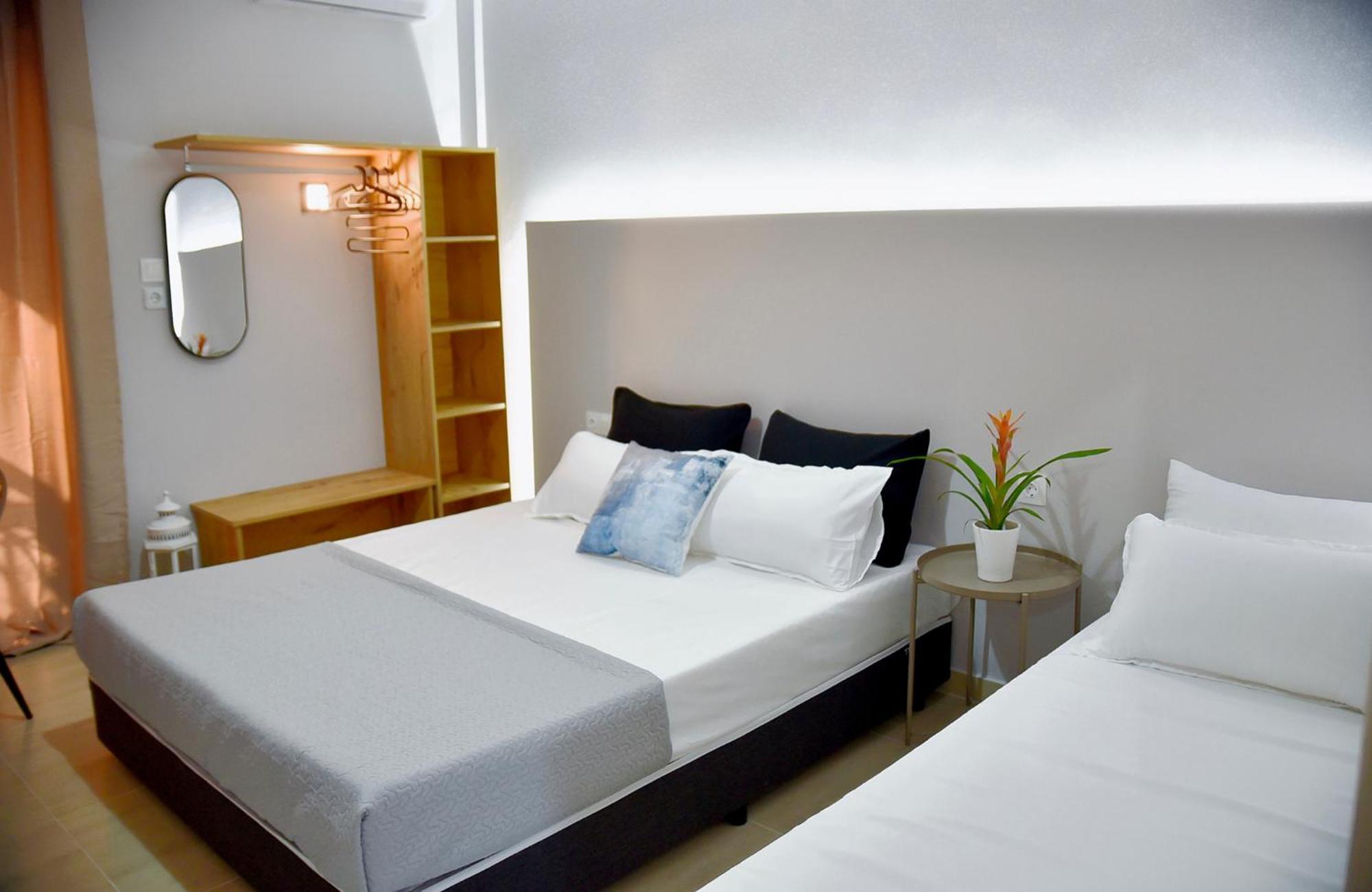Room Nine 9 Beachfront Apartments Nea Kallikrateia Экстерьер фото