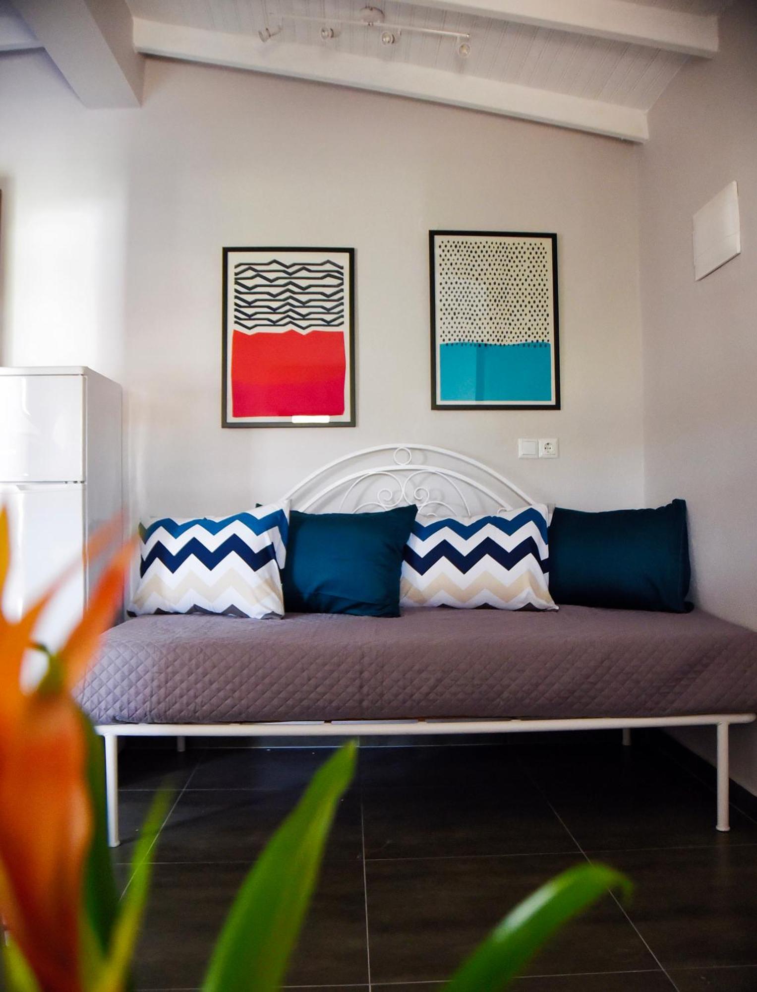 Room Nine 9 Beachfront Apartments Nea Kallikrateia Экстерьер фото