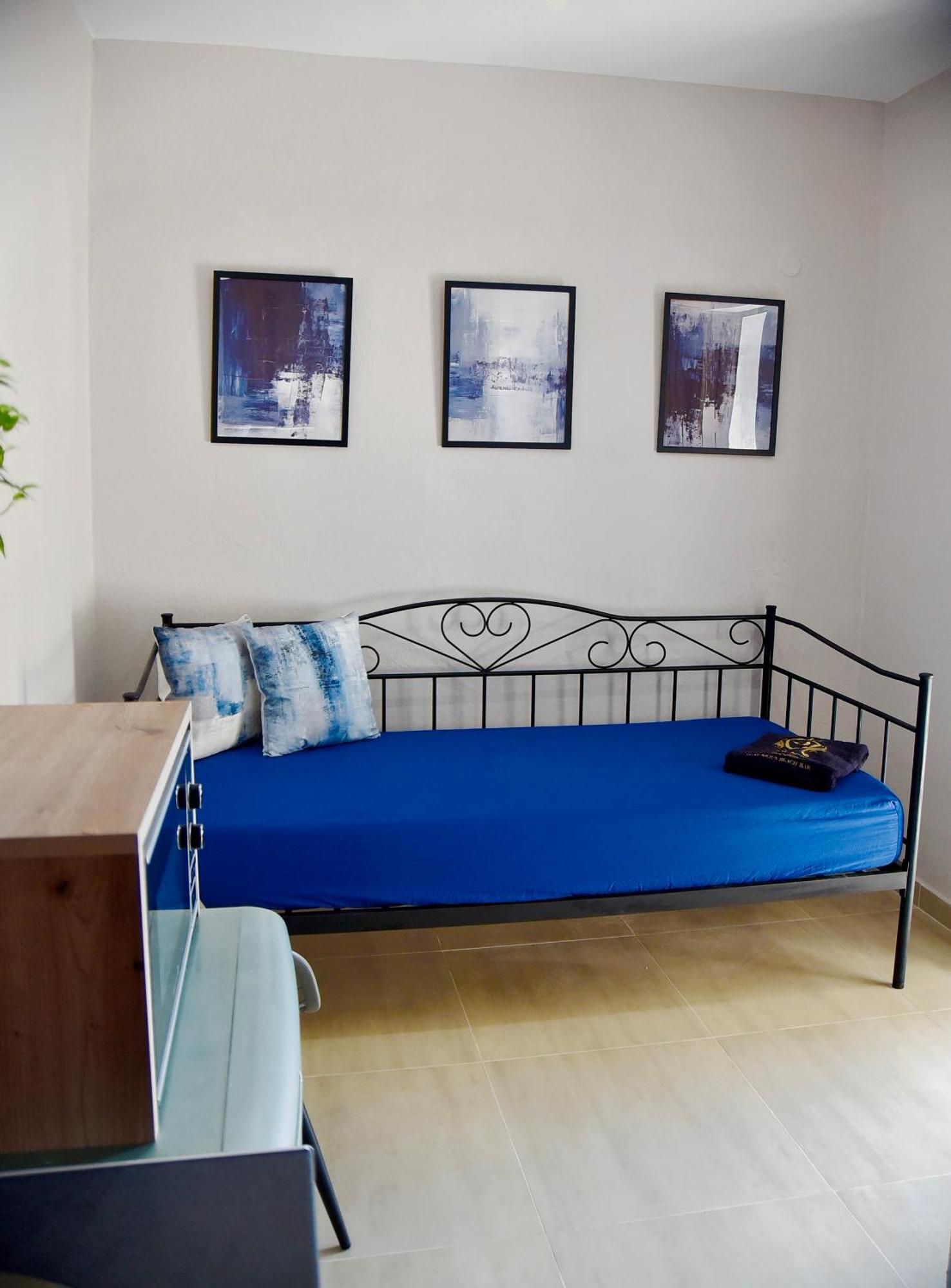 Room Nine 9 Beachfront Apartments Nea Kallikrateia Экстерьер фото