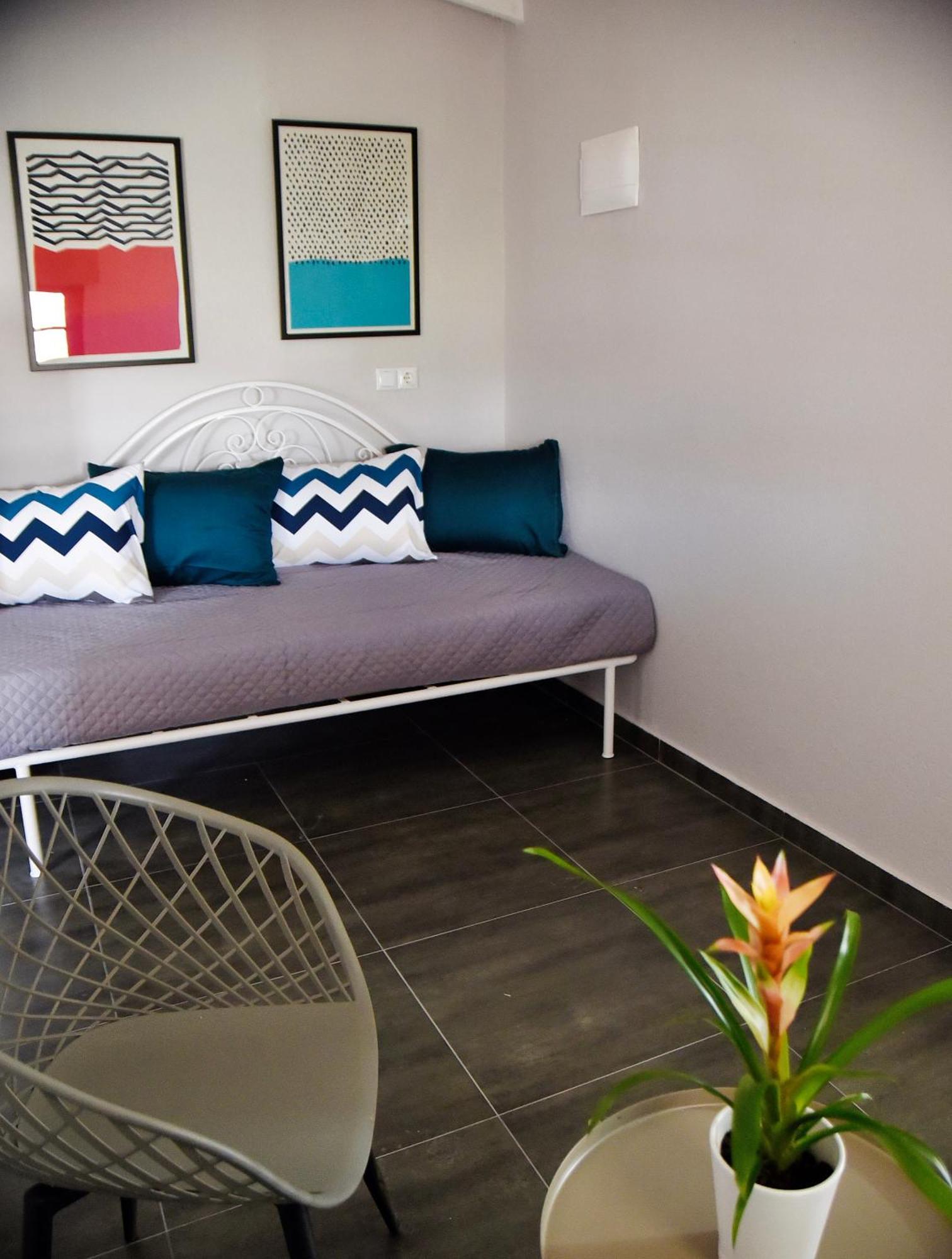 Room Nine 9 Beachfront Apartments Nea Kallikrateia Экстерьер фото
